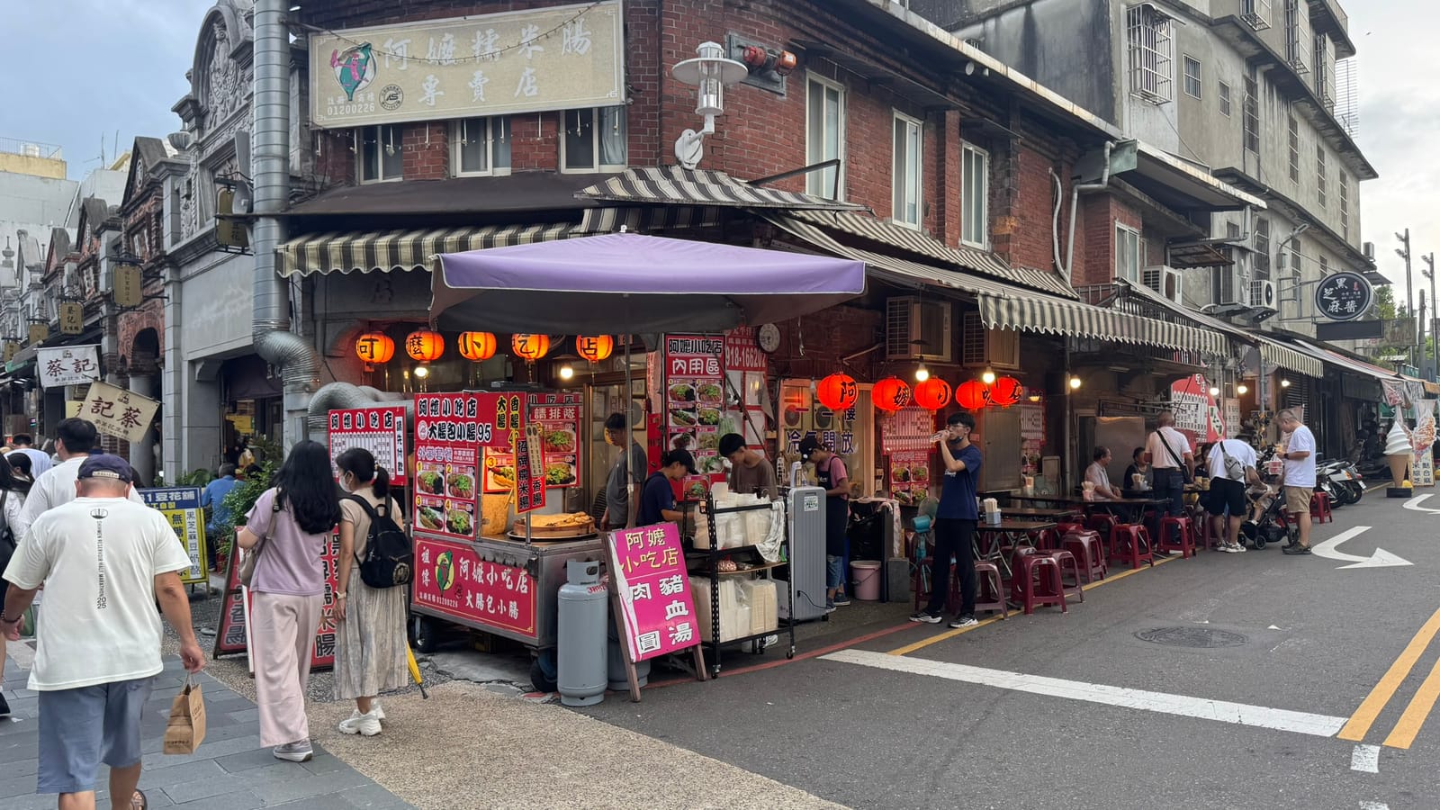 阿嬤小吃店（糯米腸專賣店）和平老街轉角店面