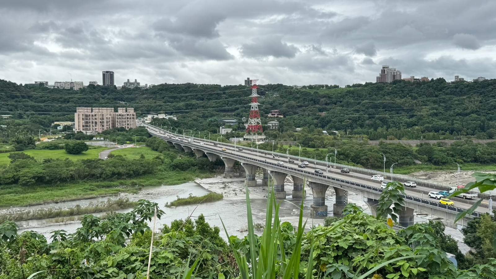 武嶺橋橫跨大漢溪河床